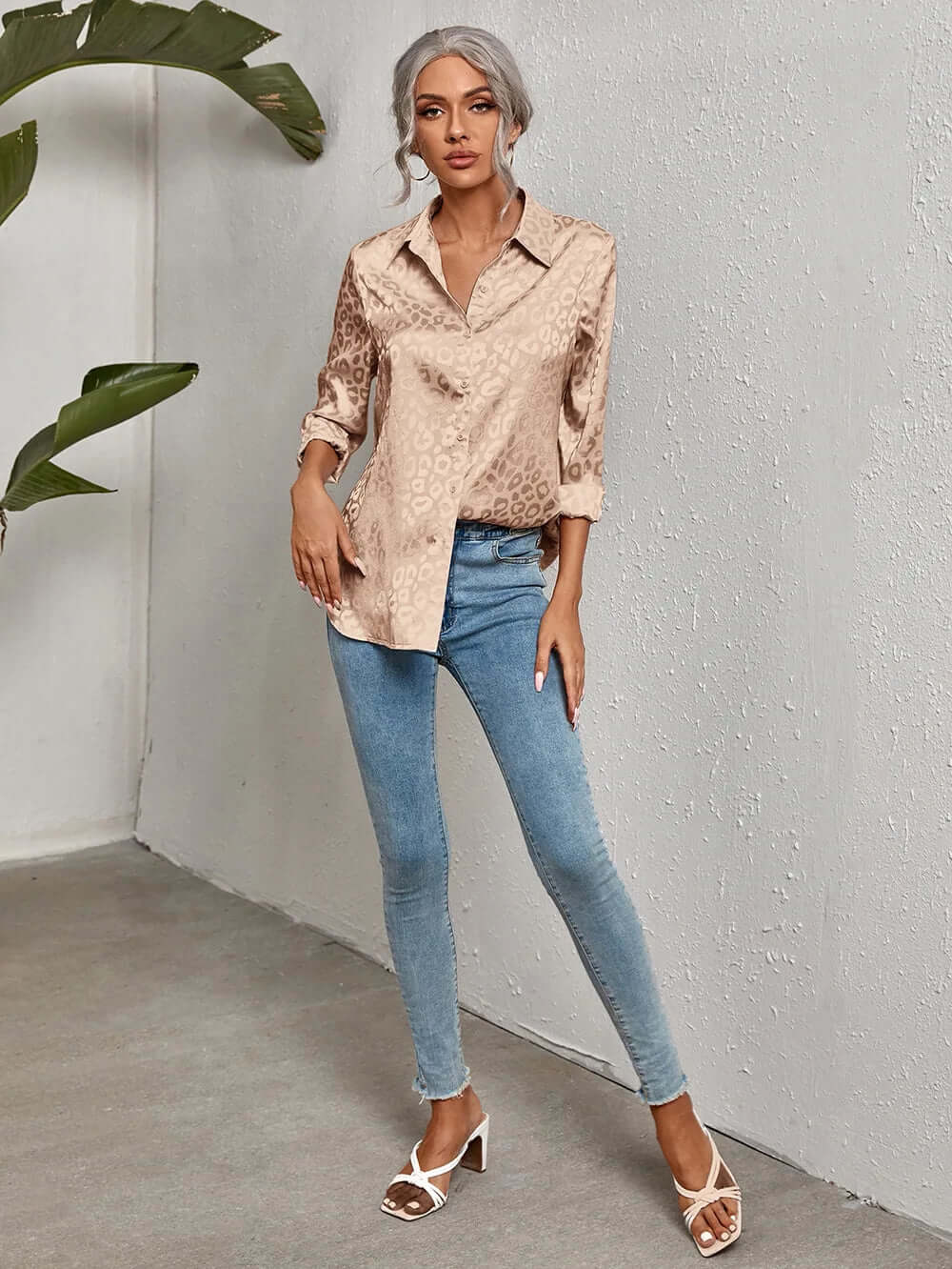 Women's Leopard Print Jacquard Blouse: Stylish Long-Sleeve Top