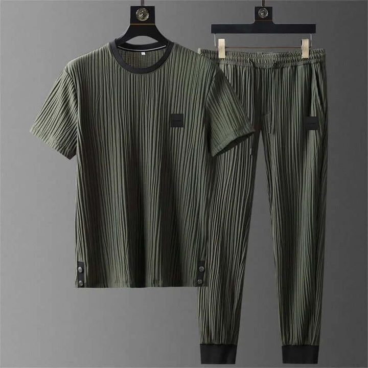 Men's Relaxed Fit Tracksuit Set: Textured Pleated Fabric