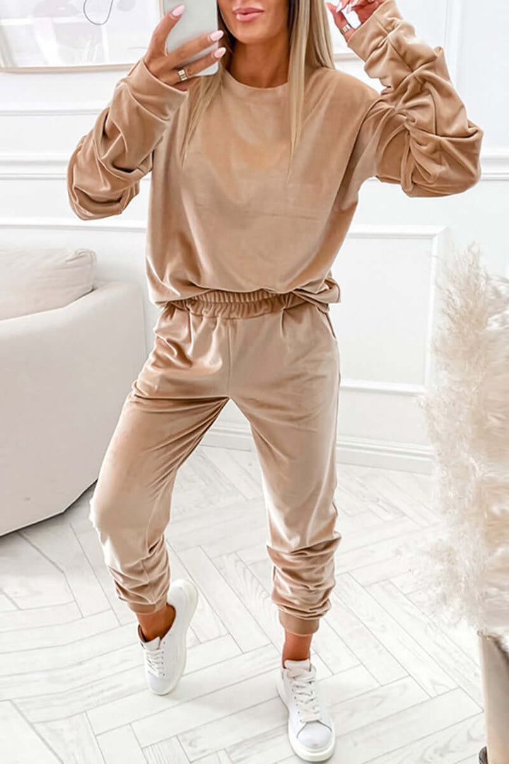 Women's Cozy Velvet Lounge Set: Relaxed Fit, Soft Fabric