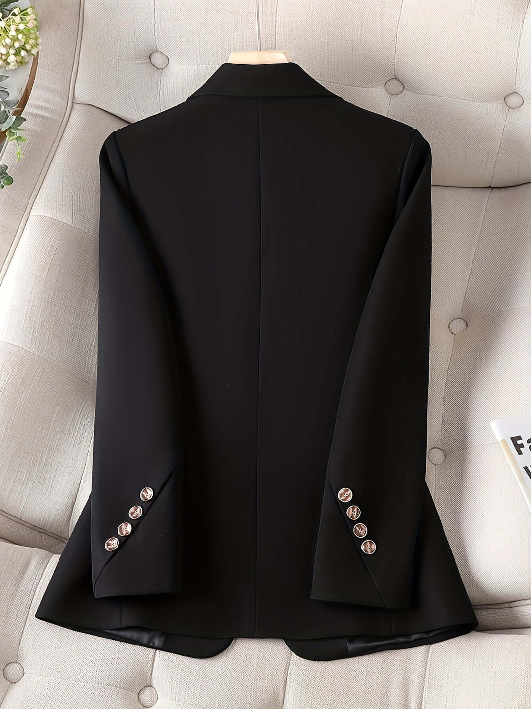Women's Tailored Single-Breasted Blazer: Versatile & Stylish