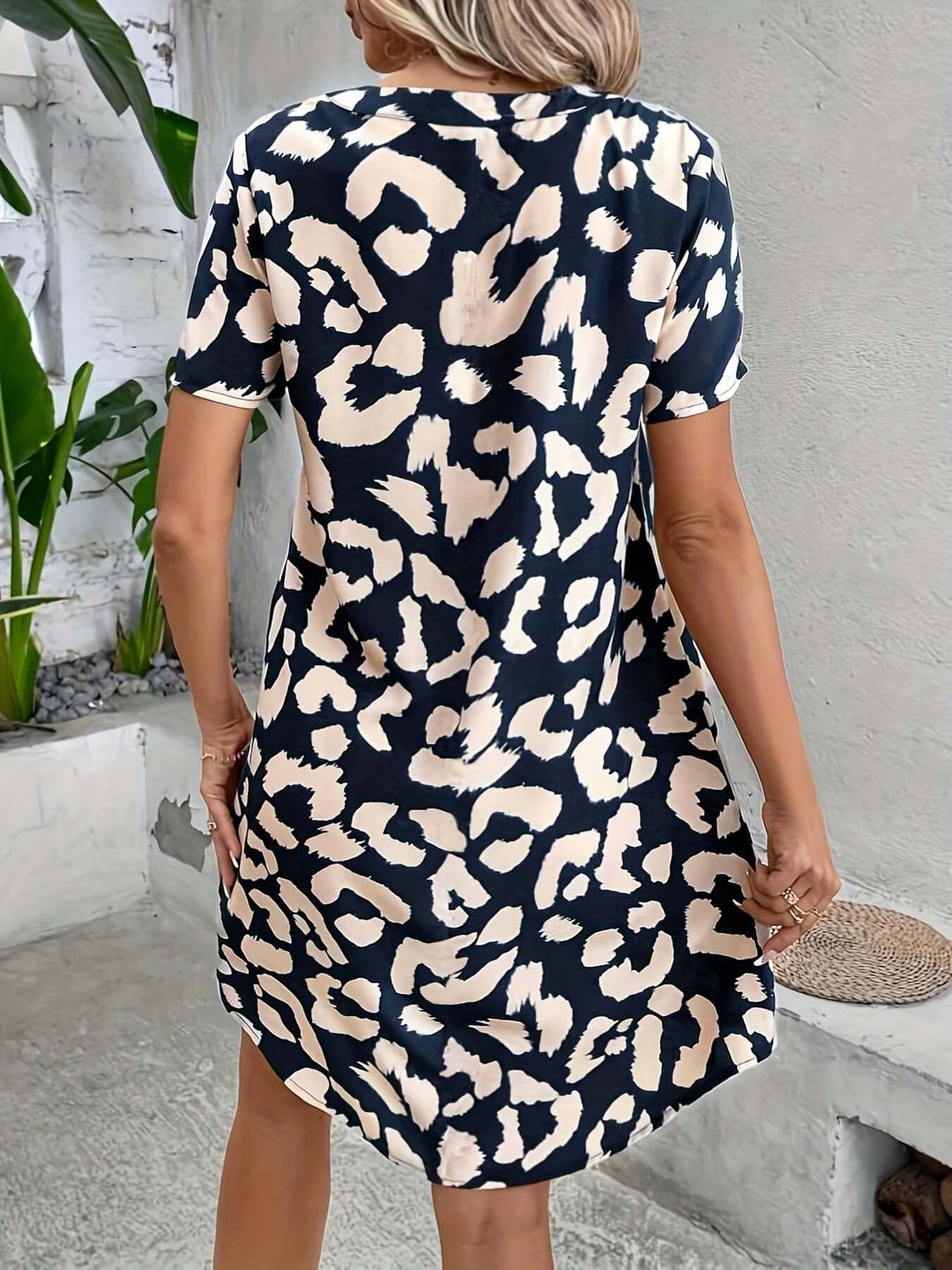 Elegant Leopard Print V-Neck Short Sleeve Dress