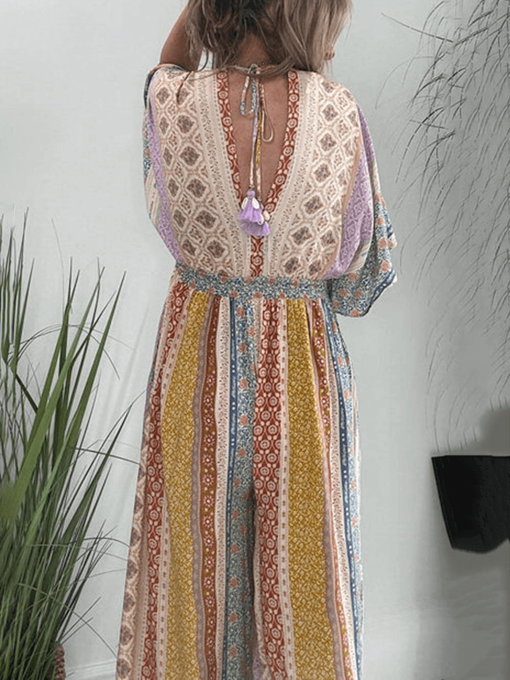 Elegant Women's Jumpsuit: Stylish & Modern One-Piece Outfit