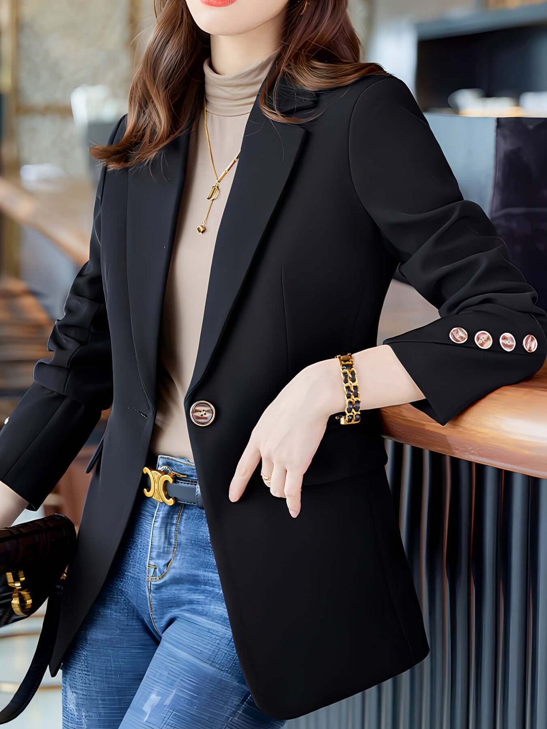 Women's Tailored Single-Breasted Blazer: Versatile & Stylish
