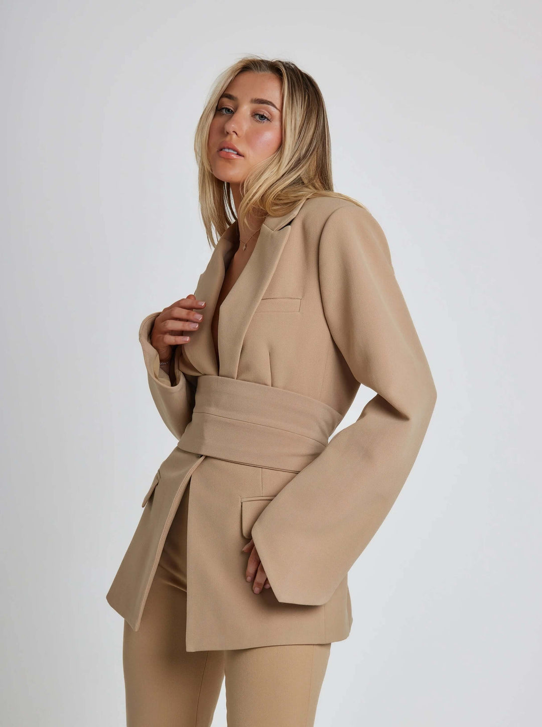 Women's Tailored Blazer: Belted Waist, Structured Shoulders