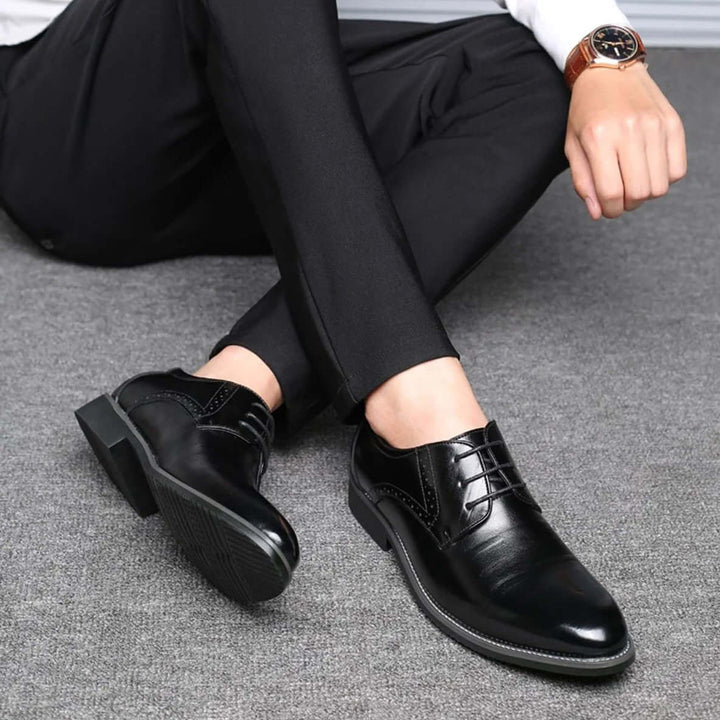 Men's Leather Oxford Shoes: Classic Lace-Up Brogue
