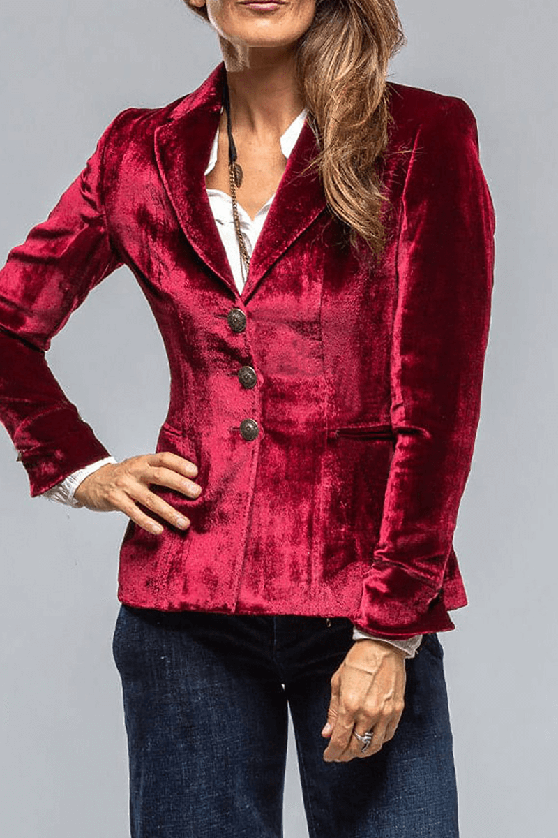Women's Retro Blazer: Slim Fit, Lapel Collar, Pockets