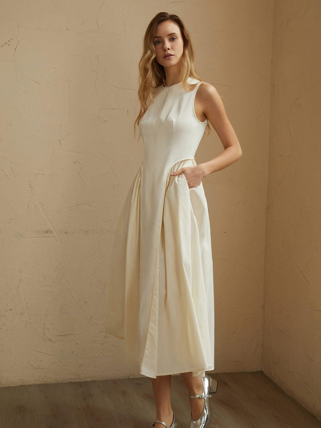 Women's Pleated Midi Dress: Elegant & Flowy