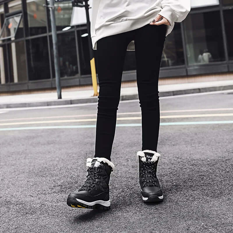 Women's Cozy Lace-Up Outdoor Boots