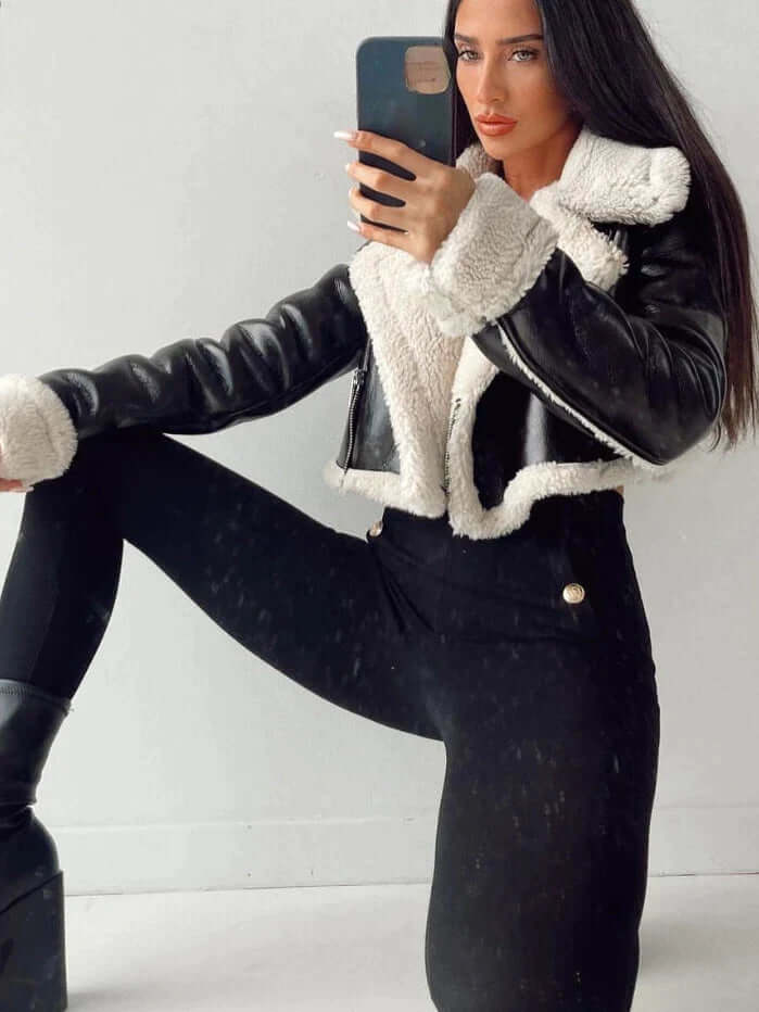Women's Fleece-Lined Short Jacket: Warmth and Style