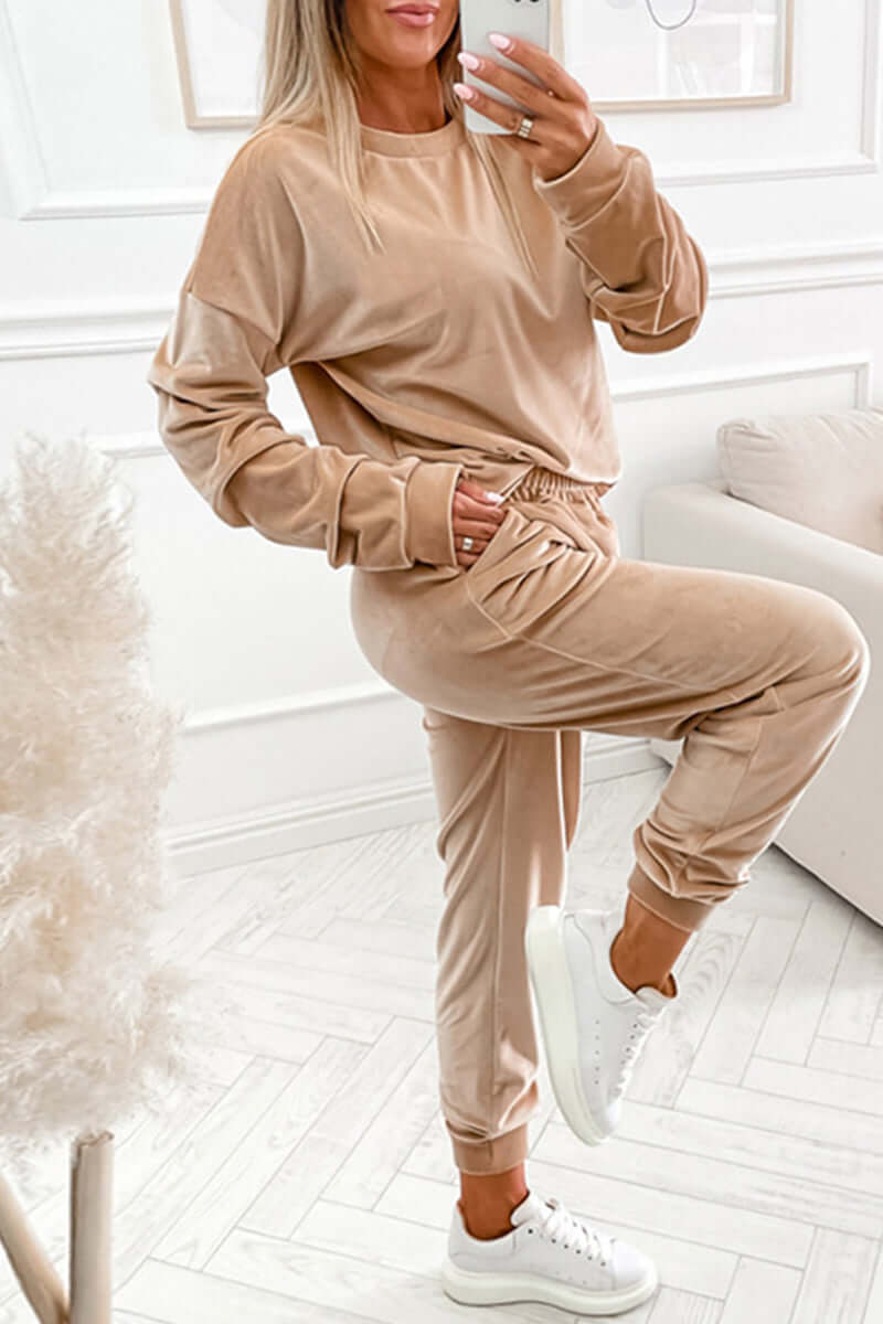 Women's Cozy Velvet Lounge Set: Relaxed Fit, Soft Fabric