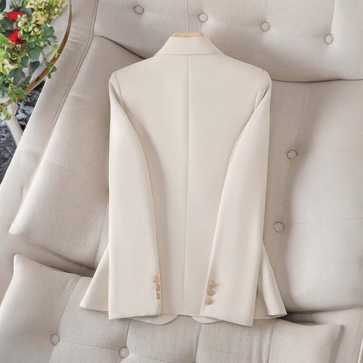 Women's Lapel Collar Blazer: Stylish & Versatile Outerwear