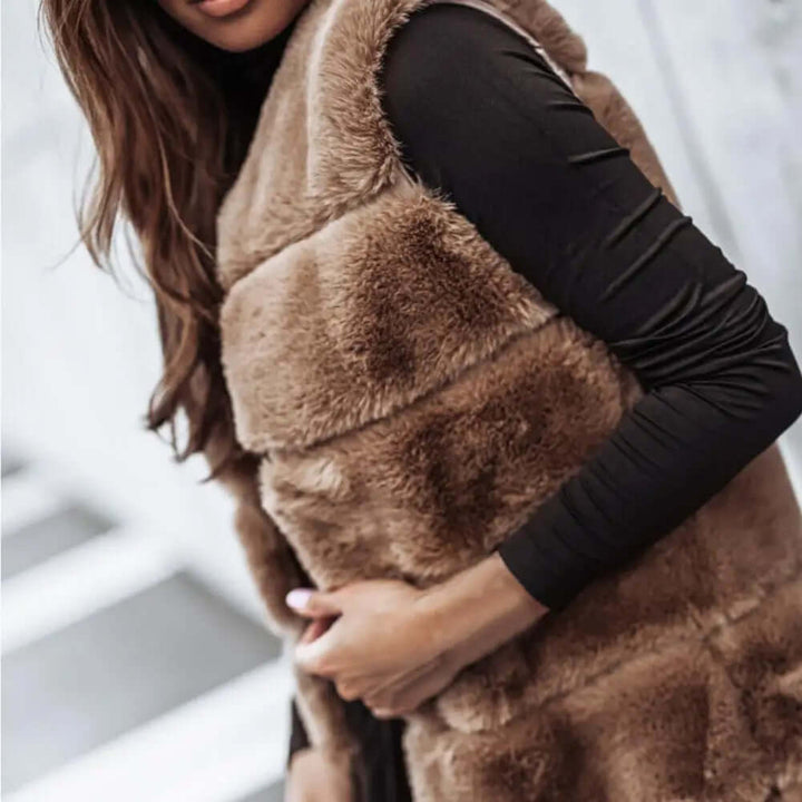 Women's Long Sleeveless Faux Fur Vest: Warm & Stylish Layer