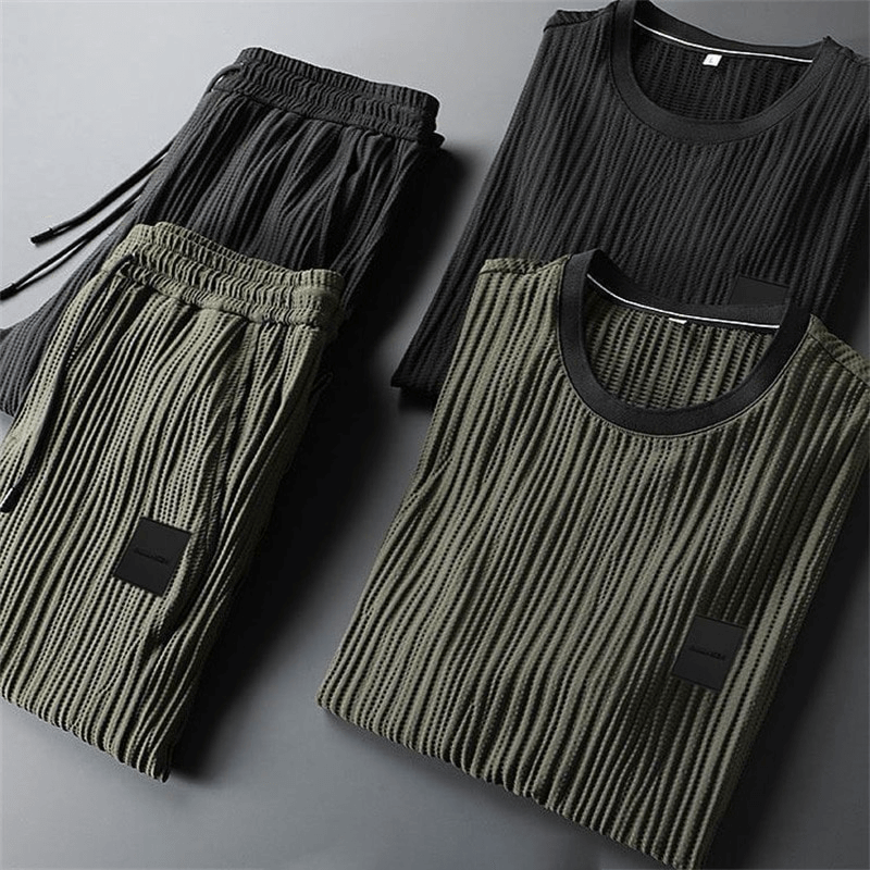 Men's Relaxed Fit Tracksuit Set: Textured Pleated Fabric