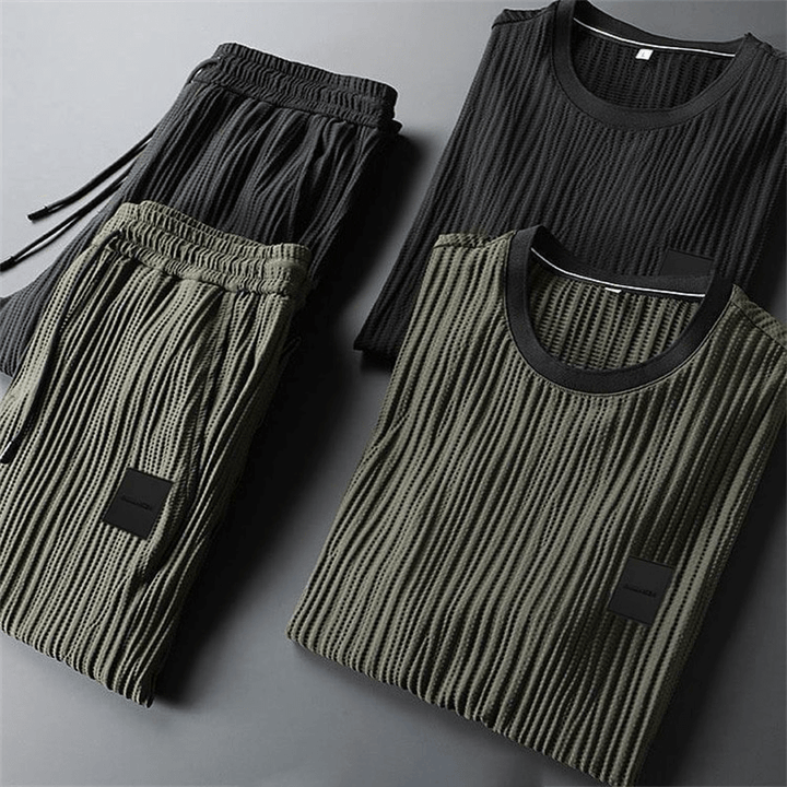 Men's Relaxed Fit Tracksuit Set: Textured Pleated Fabric
