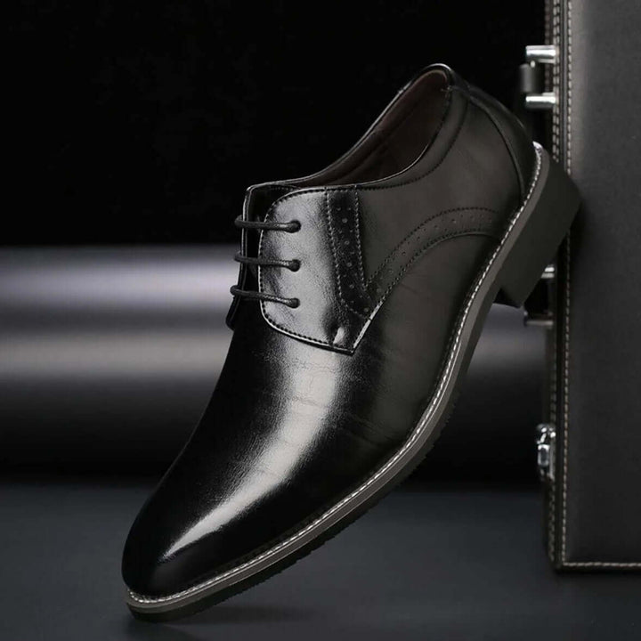 Men's Leather Oxford Shoes: Classic Lace-Up Brogue