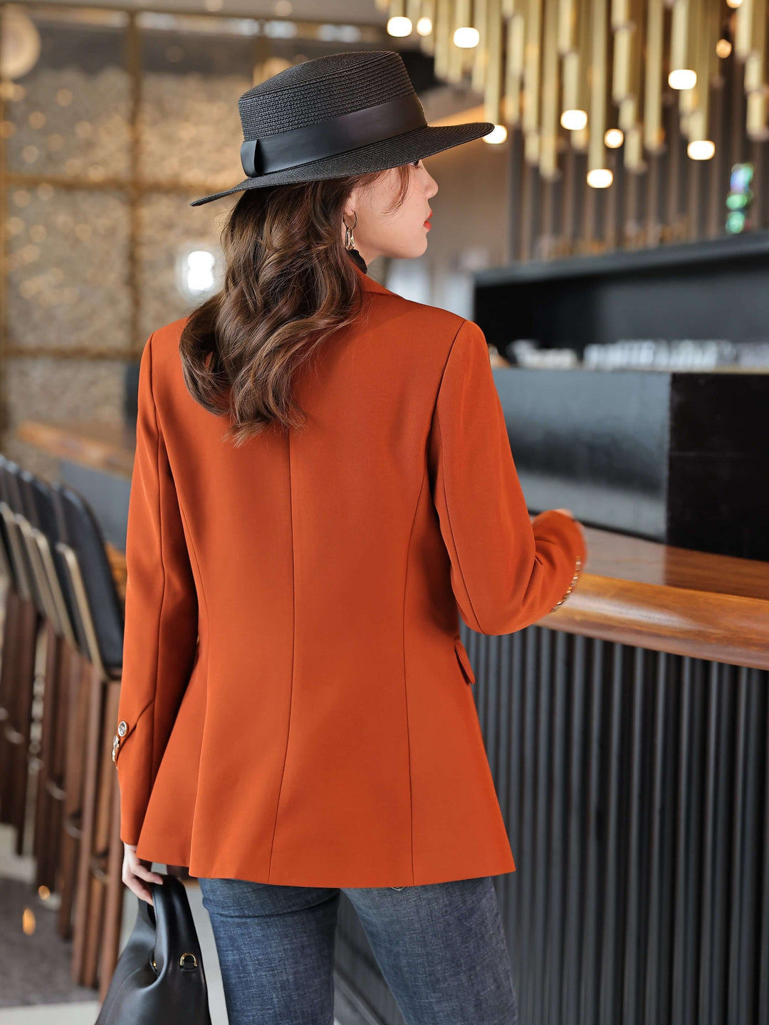 Women's Tailored Single-Breasted Blazer: Versatile & Stylish