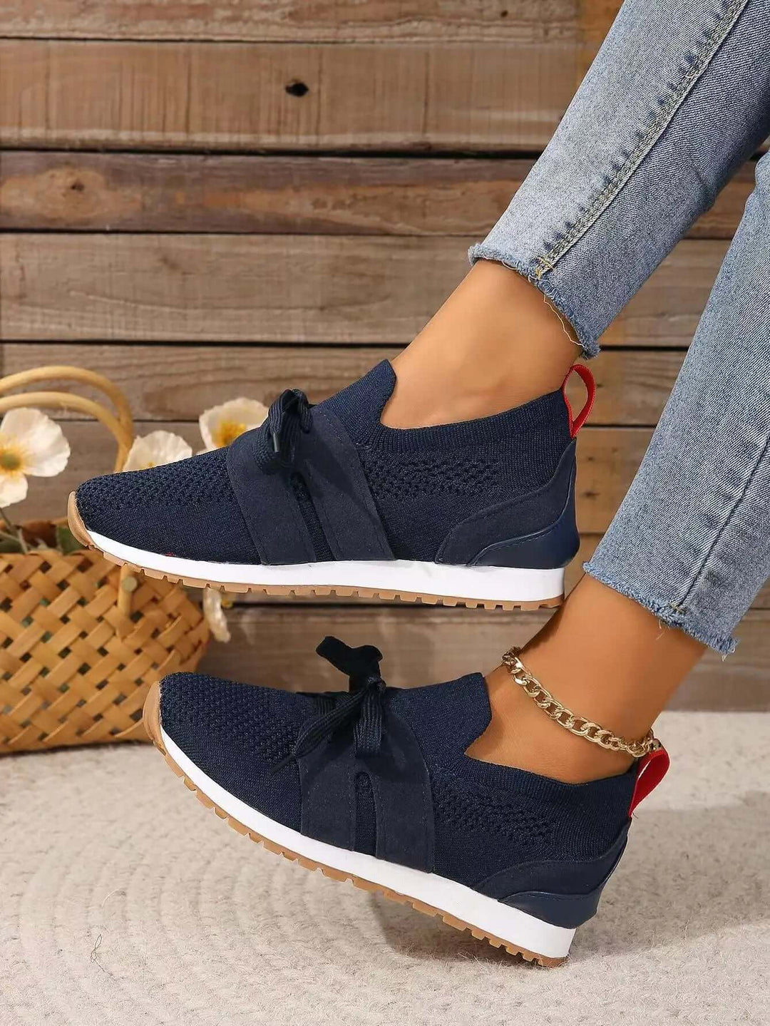 Women's Breathable Mesh Lace-Up Walking Shoes