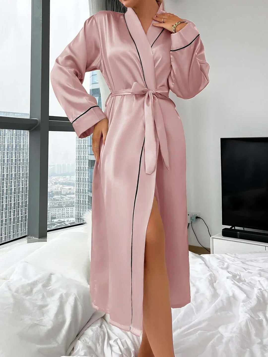 Women's Luxurious Satin Kimono Robe: Elegant & Relaxed Loungewear