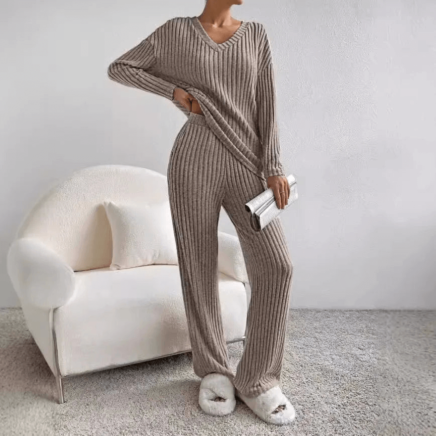 Women's 2-Piece Ribbed Lounge Set: Cozy & Stylish Athleisure