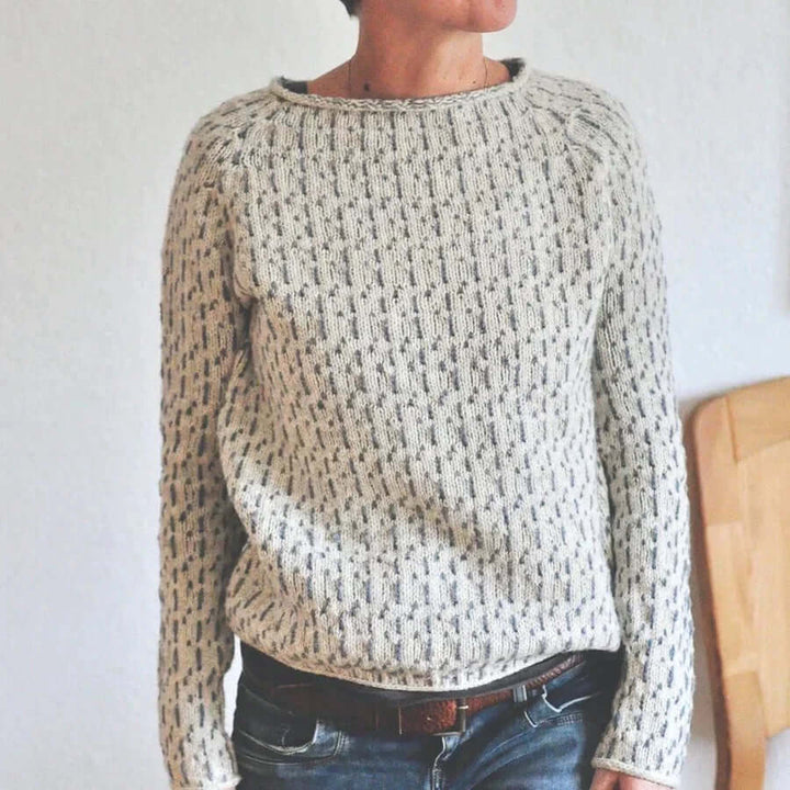 Women's Gray Round Neck Knit Sweater: Elegant & Cozy