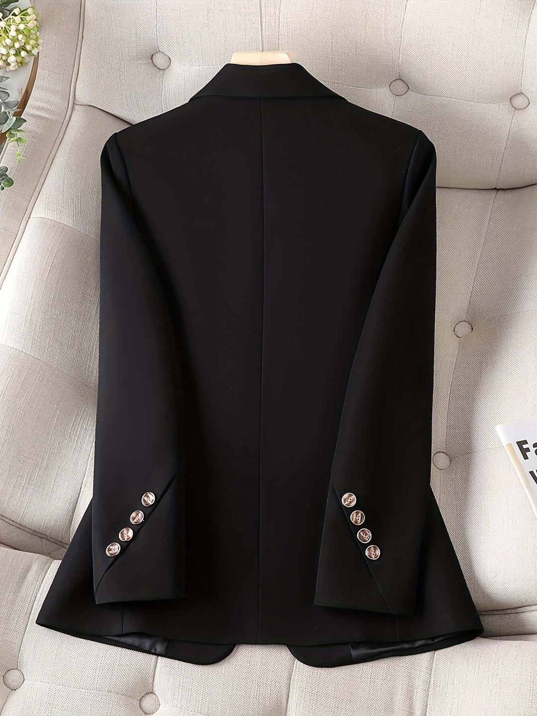 Women's Tailored Single-Breasted Blazer: Versatile & Stylish