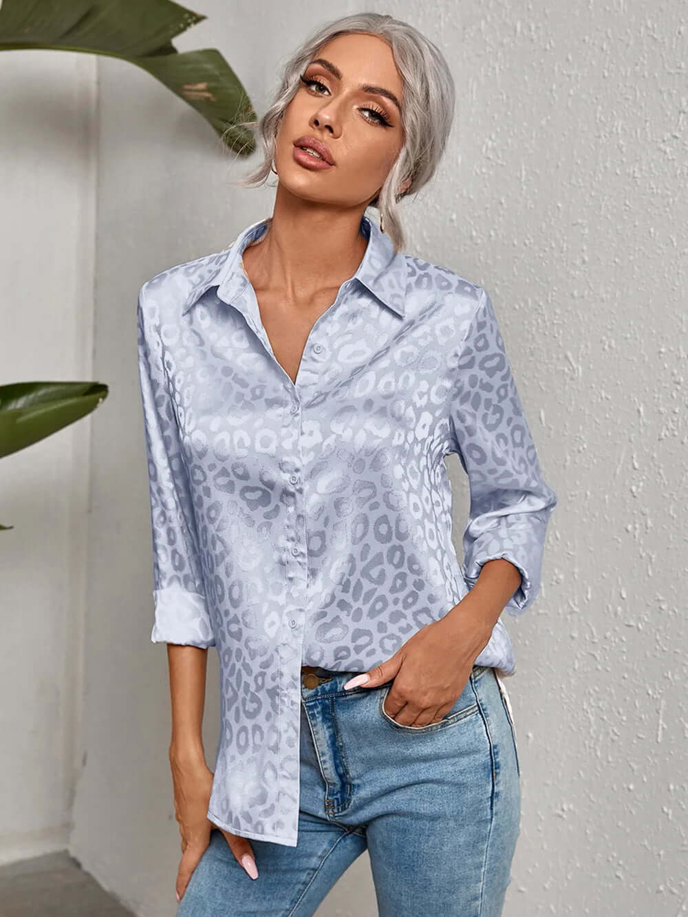 Women's Leopard Print Jacquard Blouse: Stylish Long-Sleeve Top