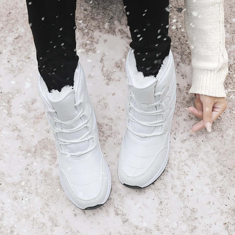 Women's Plush-Lined Combat Boots: Cozy & Stylish
