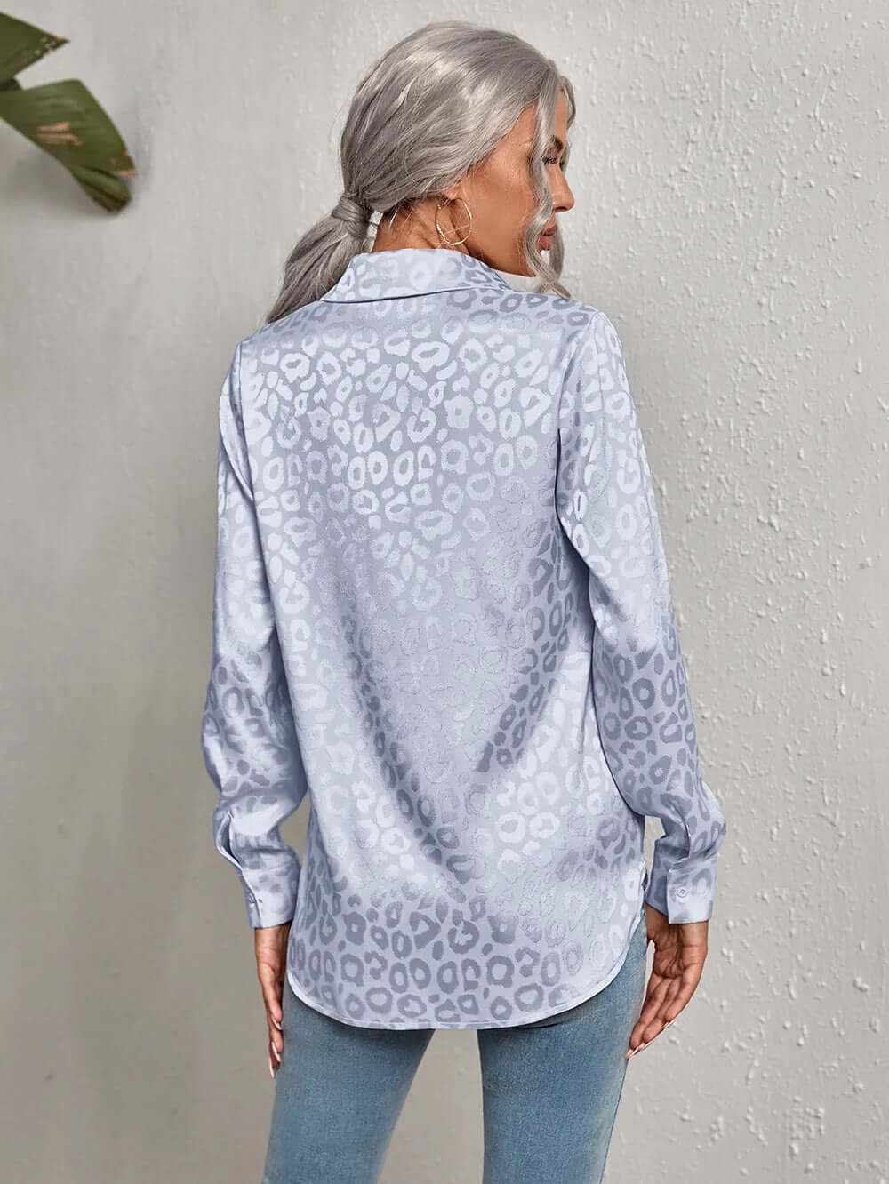 Women's Leopard Print Jacquard Blouse: Stylish Long-Sleeve Top