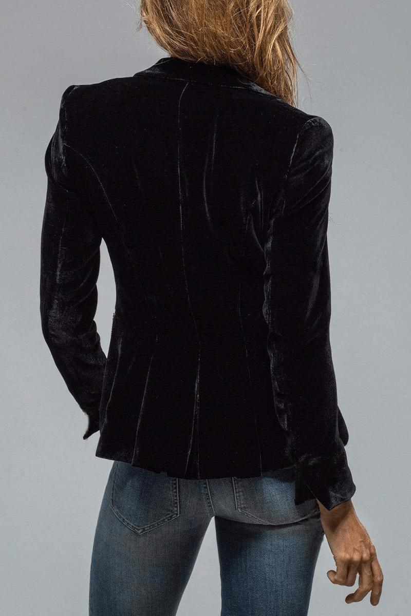 Women's Retro Blazer: Slim Fit, Lapel Collar, Pockets