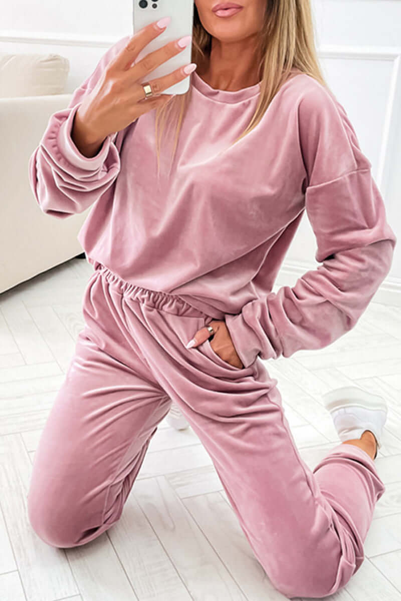 Women's Cozy Velvet Lounge Set: Relaxed Fit, Soft Fabric