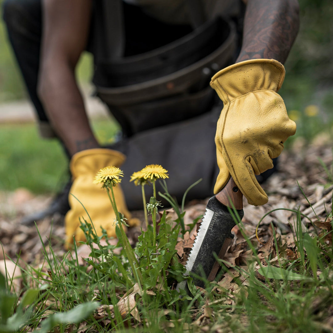 "Hori Hori Classic Gardening Tool with serrated stainless steel blade and ergonomic walnut handle for digging and weeding."