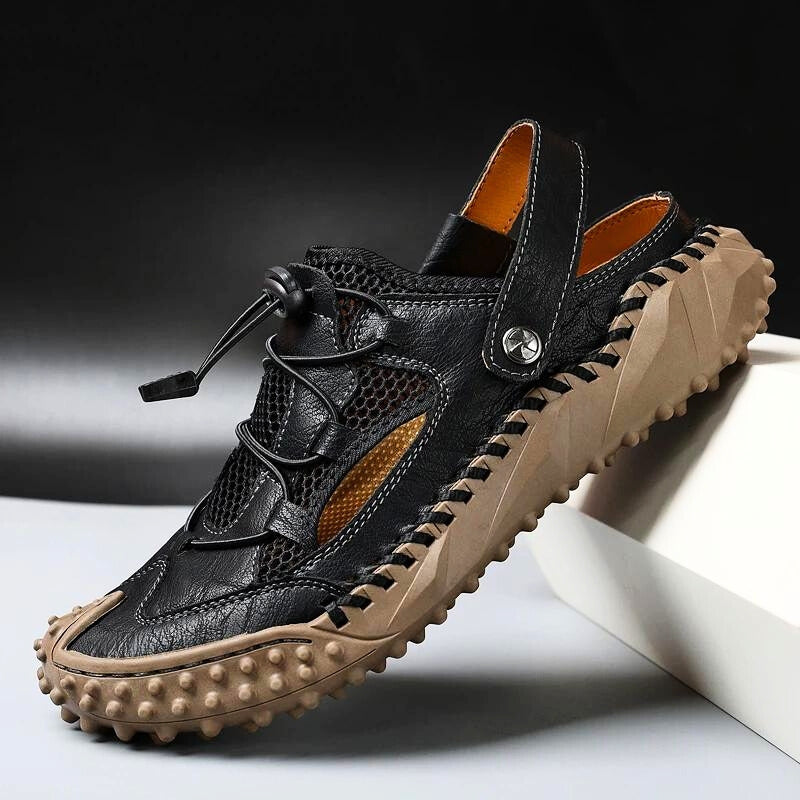 "Men's adjustable strap sporty sandals with cushioned sole, rugged design for comfort, versatile urban and outdoor wear."