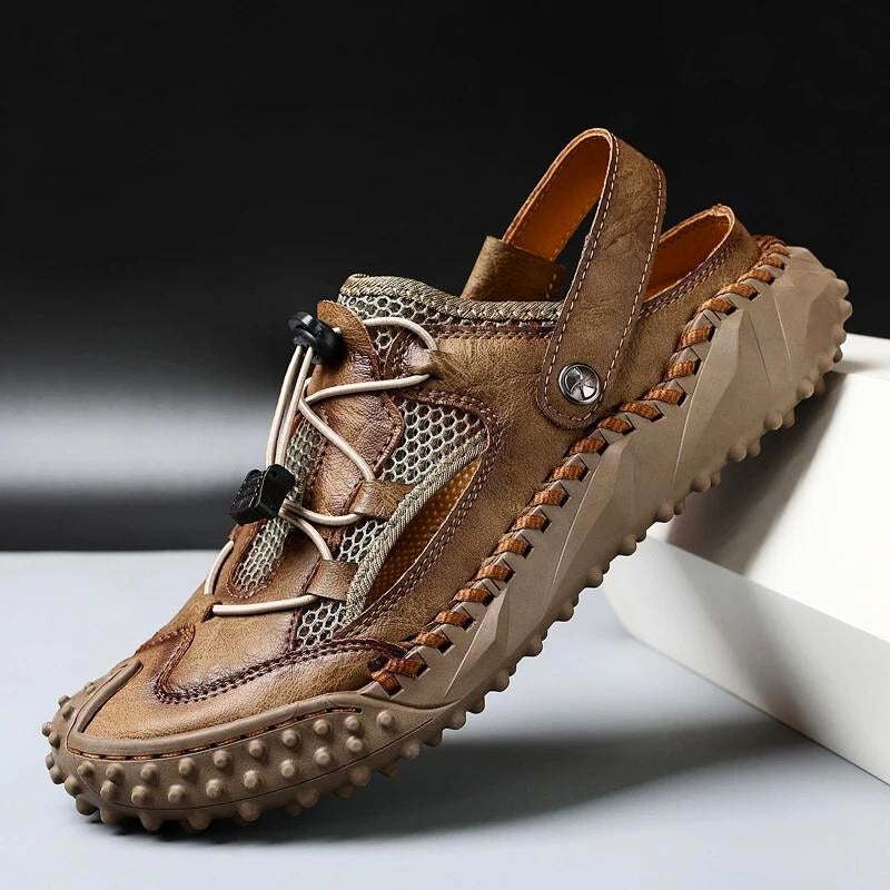 "Men's adjustable strap sporty sandals with cushioned sole, rugged design for comfort, versatile urban and outdoor wear."