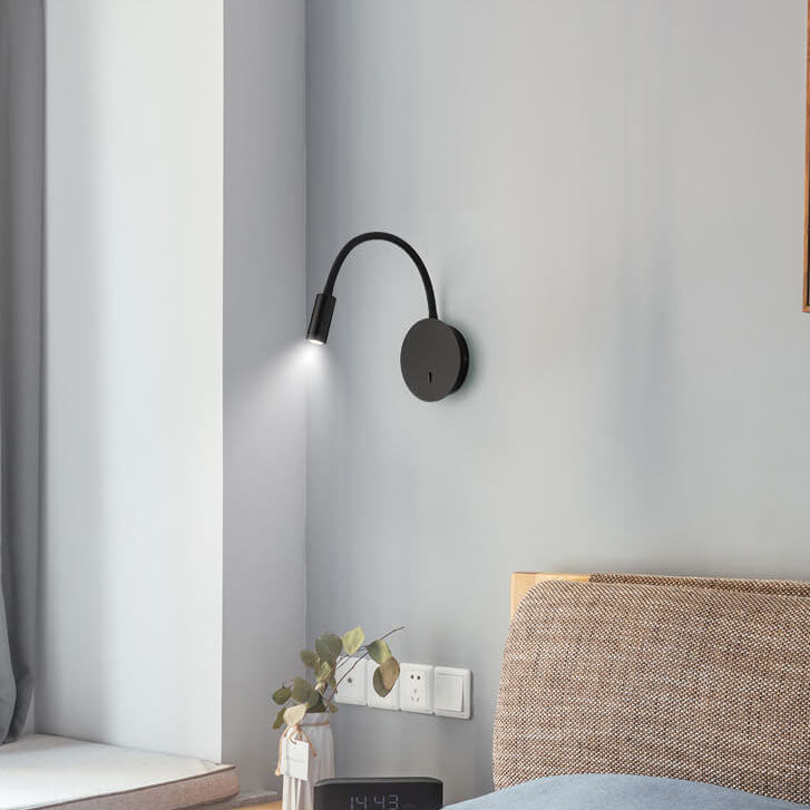 Modern 360° LED wall lamp, black and white, sleek design, aluminum and silicon, adjustable light, perfect for reading ambianc