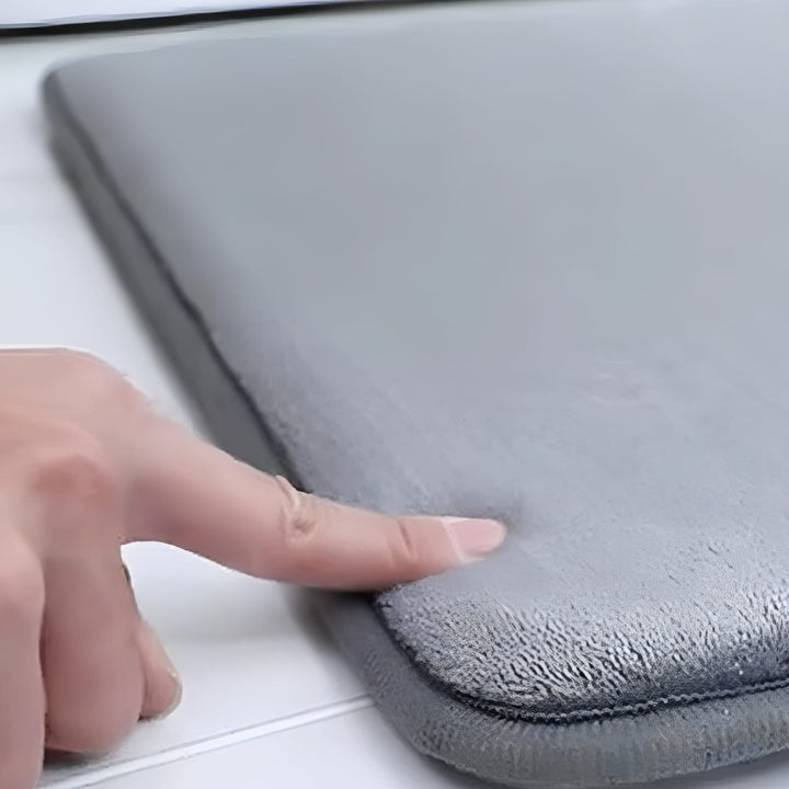 "Super Absorbent Velvet Bath Mat with Non-Slip Backing, Plush High-Density Foam for Luxurious Bathroom Comfort"