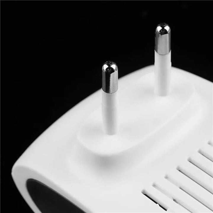"Ultrasonic Squirrel Repeller, eco-friendly device for garden pest control, safely drives pests away with intelligent frequen