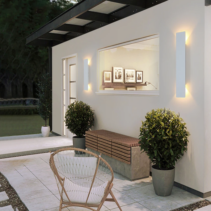 "Weatherproof IP65 LED wall light for gardens, sleek aluminum design, energy-efficient, white light, outdoor lighting solutio